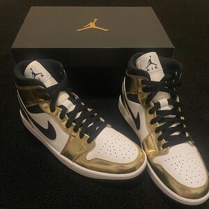 Nike Air Jordan 1 sneakers high tops NIB retro gold metallic black white 10